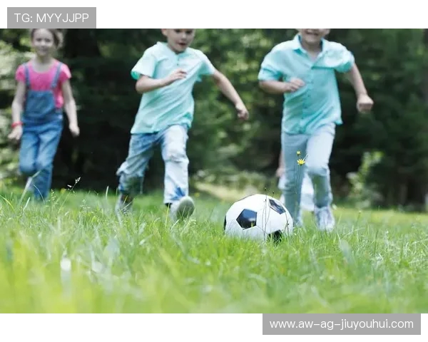 天天踢踢踢足球带来的乐趣与成长：从球场到生活的全面探索